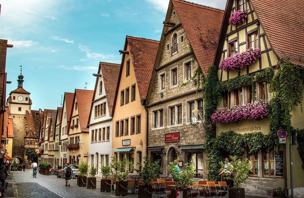 Ghé thăm ngôi làng cổ tích Rothenburg ở Đức