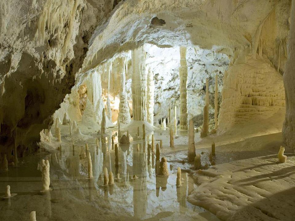Hang động Frasassi, hoàng cung trong lòng đất ở Ý