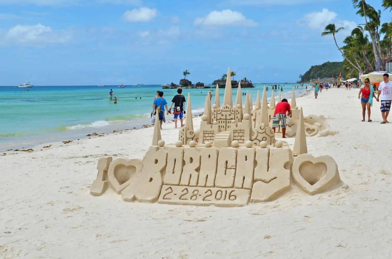 Bãi biển giải nhiệt hè 2022 White Beach ở Boracay, Phillippines