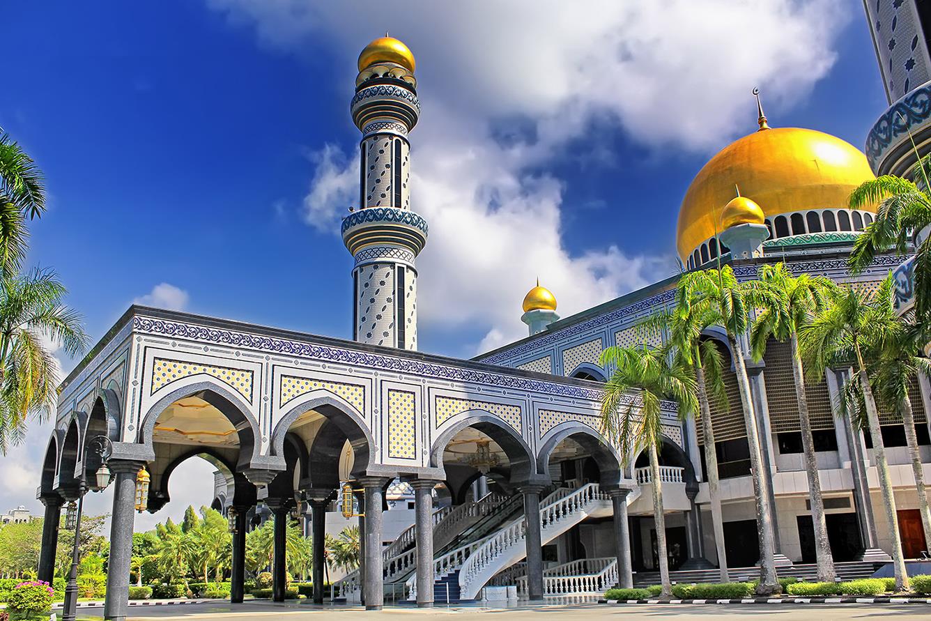 Thánh đường Jame Asr Hassanil Bolkiah và Omar Ali Saifuddien là 2 trong số những công trình vàng và quyền lực nhất ở Brunei