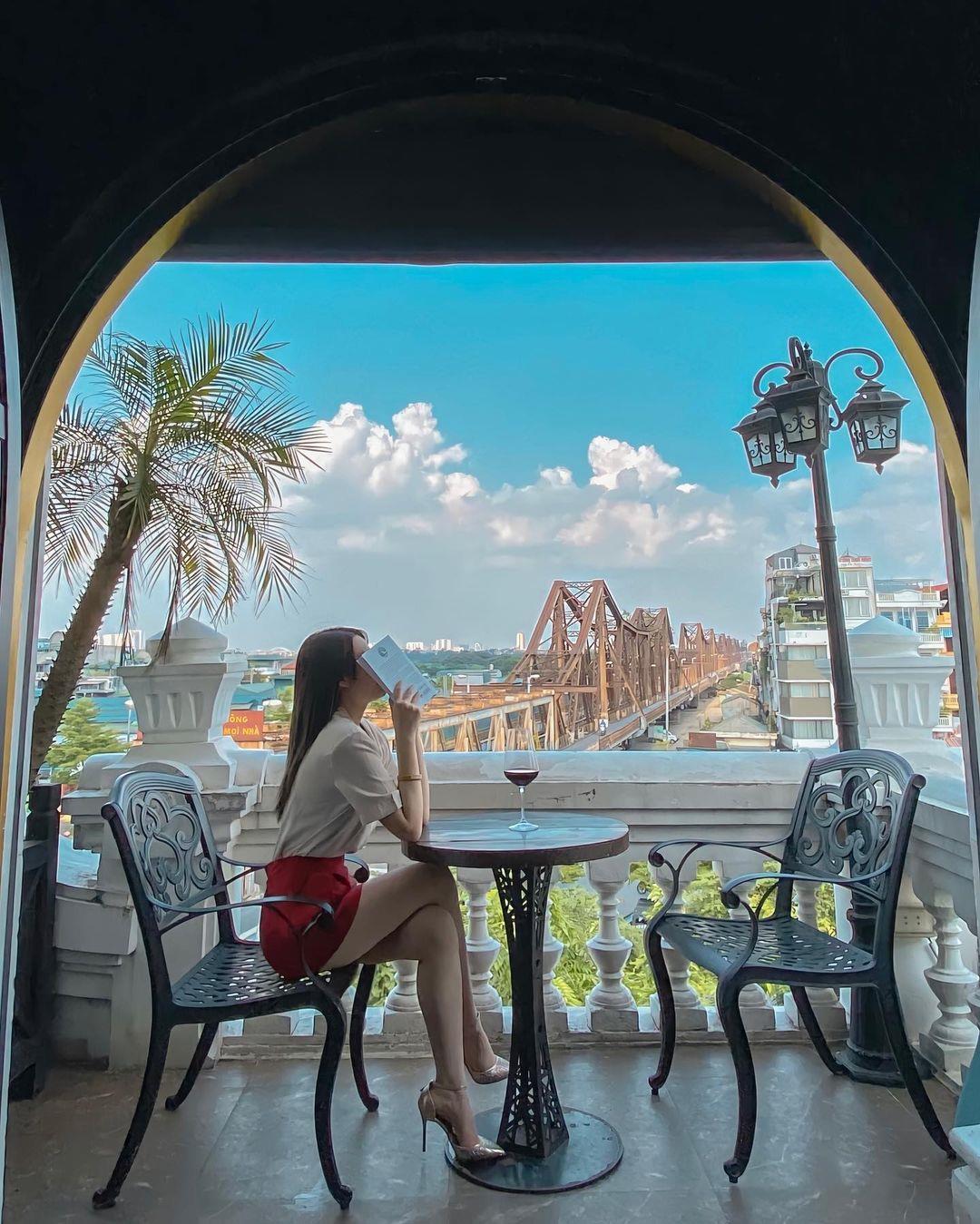Serein Cafe - Quán cafe sân thượng có view cầu Long Biên 