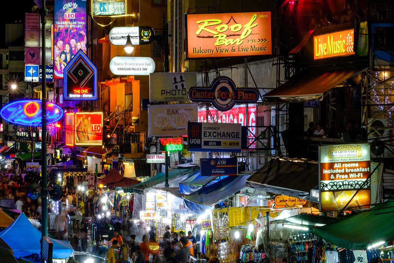 "Quẩy” xuyên màn đêm ở đường Khao San