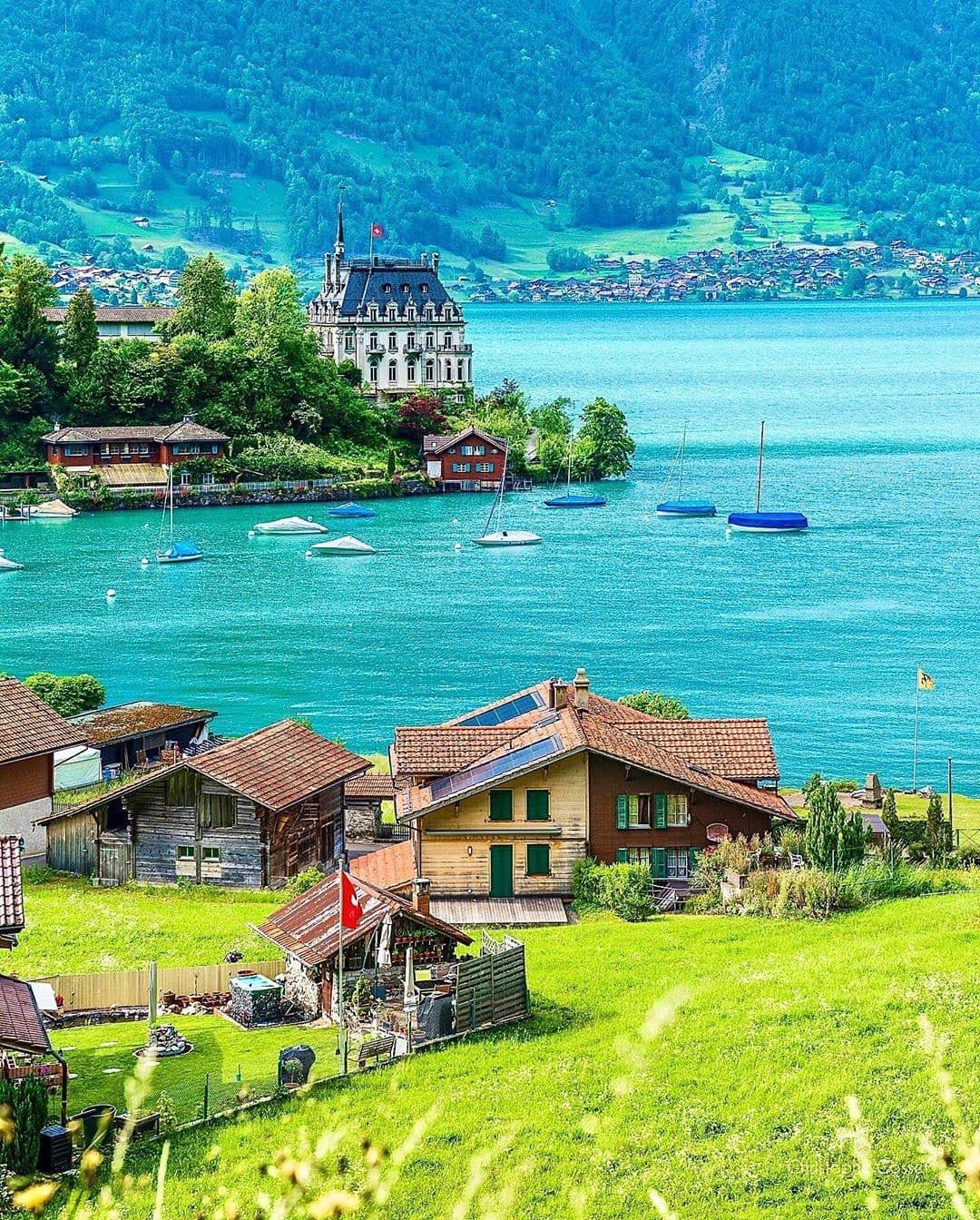 Iseltwald - Ngôi làng cổ yên bình bên hồ Brienz (Thụy Sĩ)