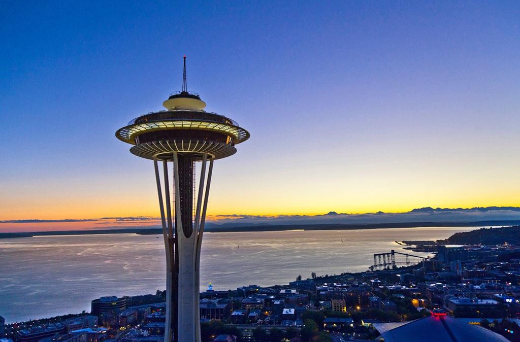 Space Needle, một tòa tháp nổi tiếng tại thành phố Seattle 