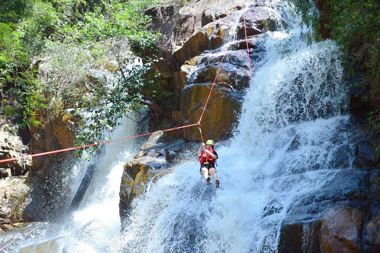 Canyoning, đu dây khám phá dòng thác - Trải nghiệm thú vị khi du lịch Đà Lạt thác Datanla