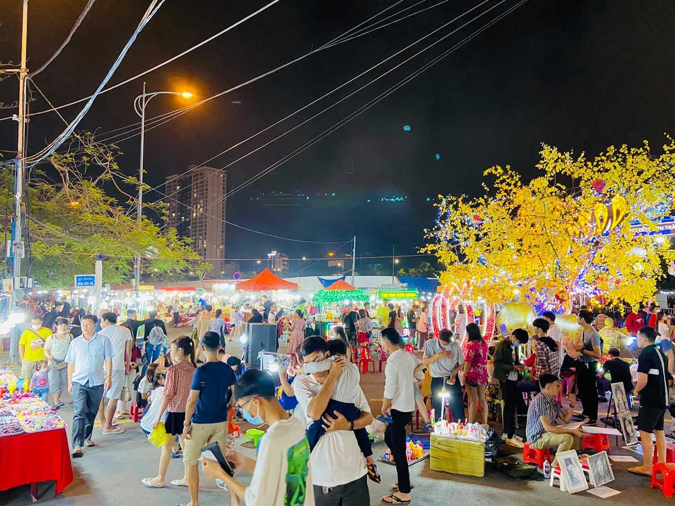 Chợ đêm Sơn Trà ở đâu? Có gì mà thu hút khách khách du lịch Đà Nẵng đến thế?