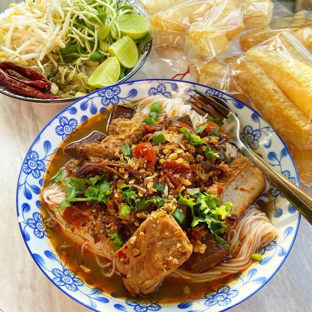 Khanom Jeen Nam Ngiaw 