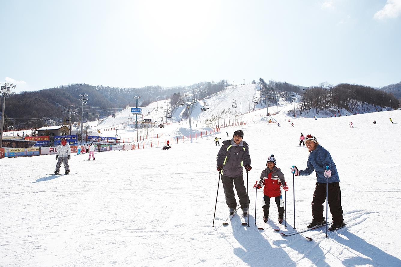 Du lịch Hàn Quốc tháng 12 đến tháng 3 trải nghiệm trượt tuyết tại các khu du lịch ở Gangwon-do