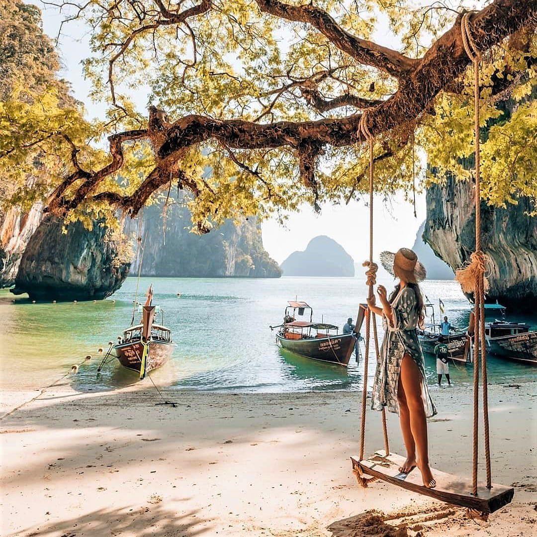 **3. Phuket - Biển xanh, cát trắng và hoạt động thú vị
