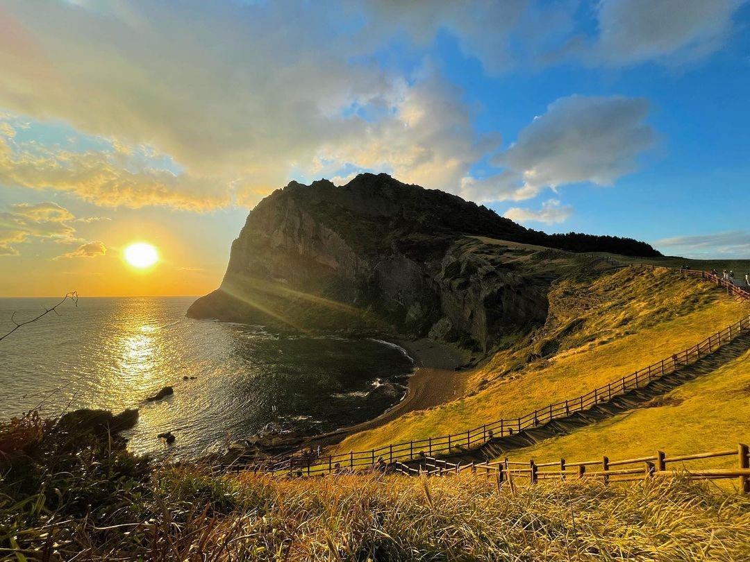 Seongsan Ilchulbong - Đỉnh núi ngắm mặt trời trên đảo Jeju