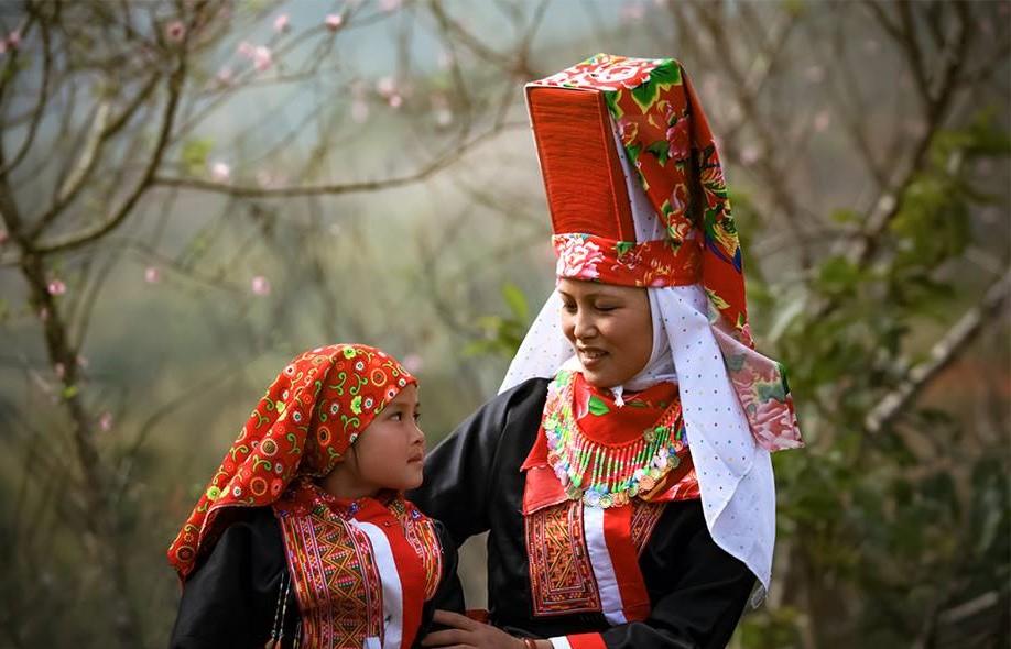 Trang phục truyền thống của những cô gái dân tộc Dao trên bản Tà Phìn