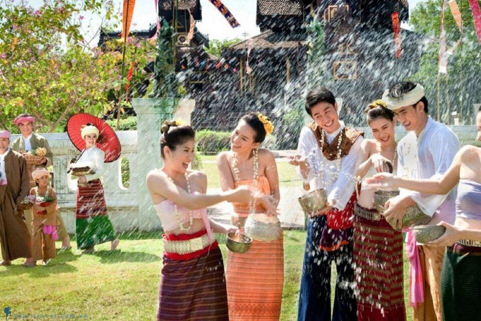 Những đặc điểm văn hóa của người Thái trong lễ hội té nước