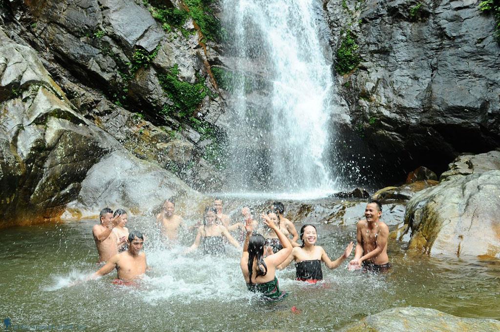 Xả stress ở A Nor, dòng thác 7 tầng hoang sơ xứ Huế