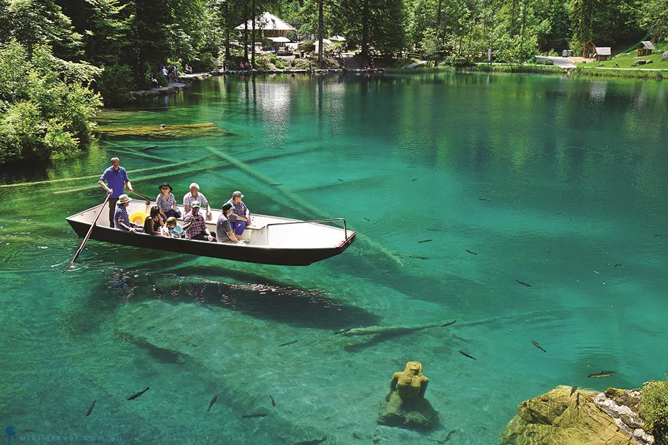 Du lịch Thụy Sĩ đừng quên ghé thăm Blausee, hồ nước pha lê đầy cuốn hút