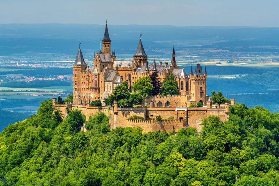 Du lịch Châu Âu khám phá 8 lâu đài cổ tráng lệ