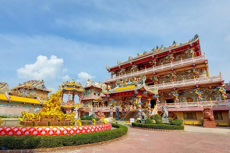 Khám phá đền Na Tra, điểm đến tâm linh lạ mà quen ở Thái Lan