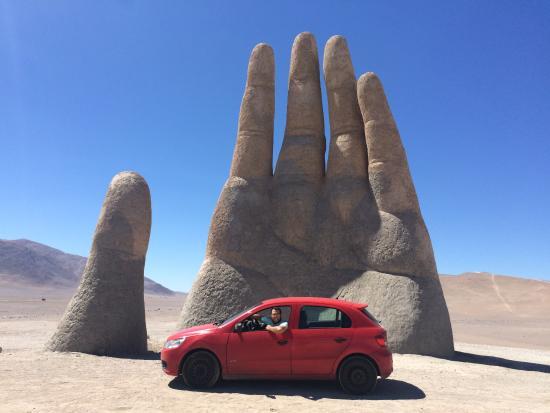 Tác phẩm "Bàn tay của sa mạc" ở Chile
