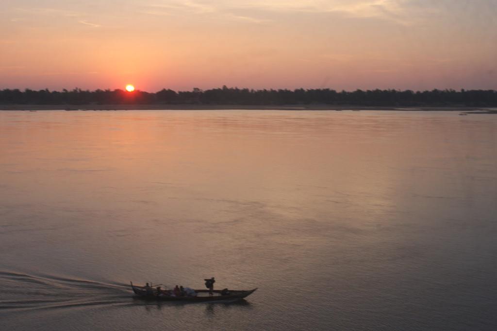 Hoàng hôn trên sông Mekong ở Kratie