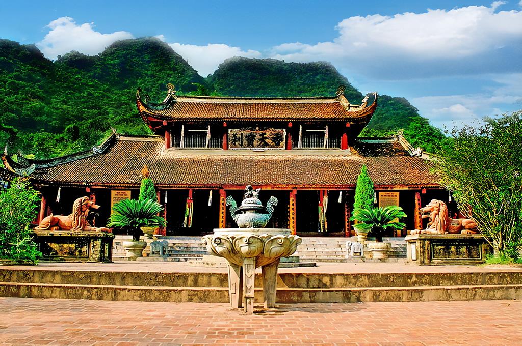Trải nghiệm đi tour chùa Hương khám phá tuyến Hương Tích