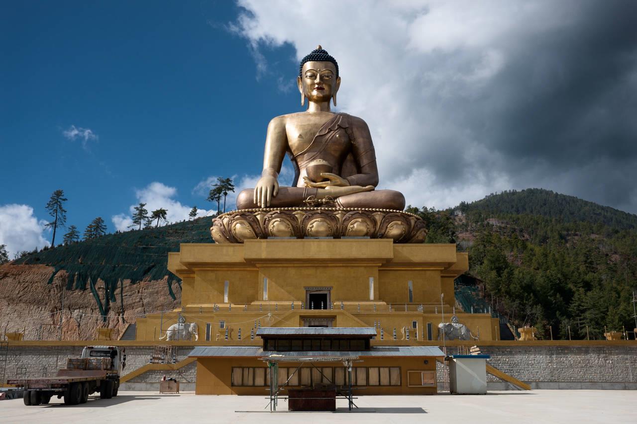 Буда видео. Будда Дорденма — Тхимпху, бутан. Статуя Будды в Тхимпху. Шакьямуни Будда Шакьямуни. Будда Шакьямуни статуя.