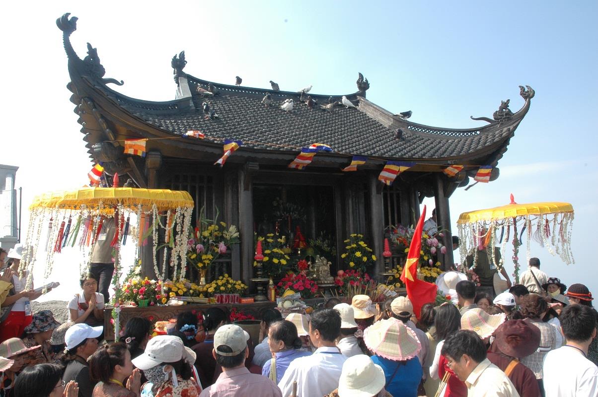 Chùa Yên Tử -  Đất tổ Phật Giáo Việt Nam 