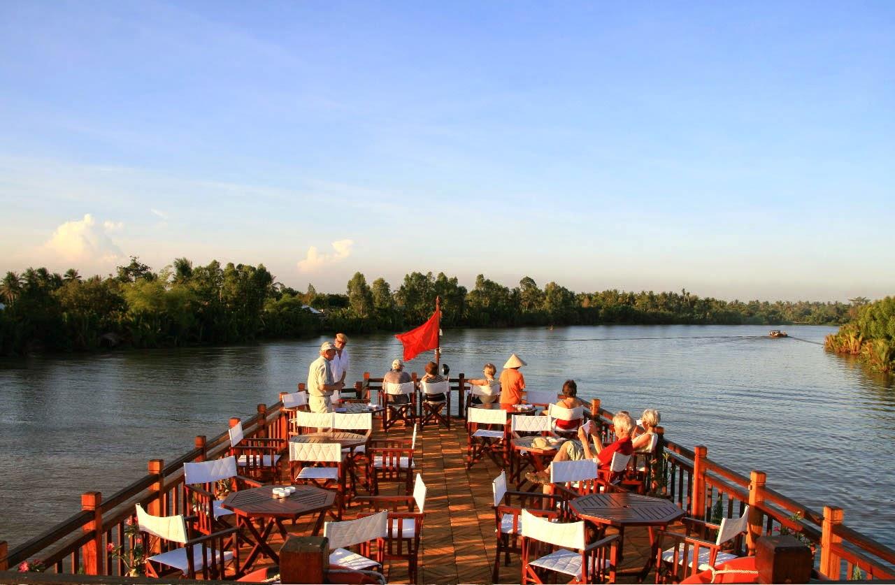 Đi du thuyền dọc sông Mekong