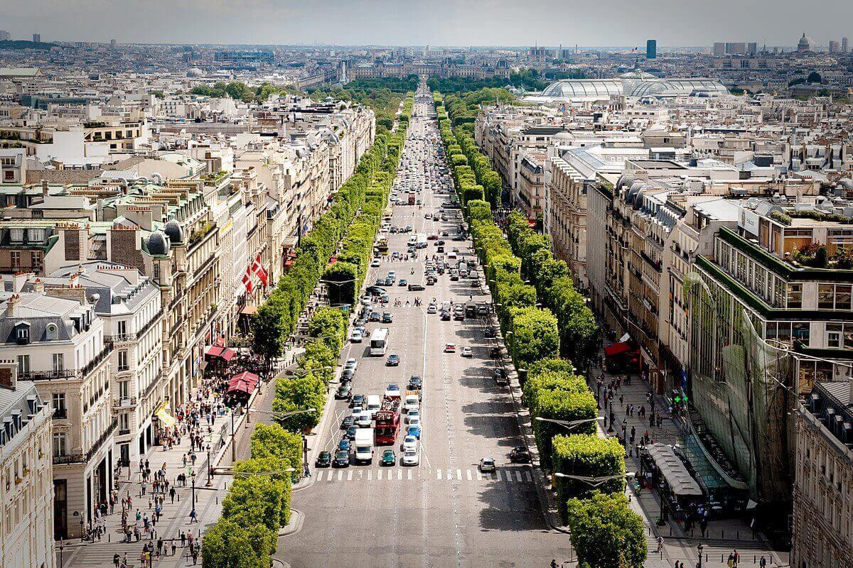 1. Đại lộ Champs-Elysées, Paris (Pháp)