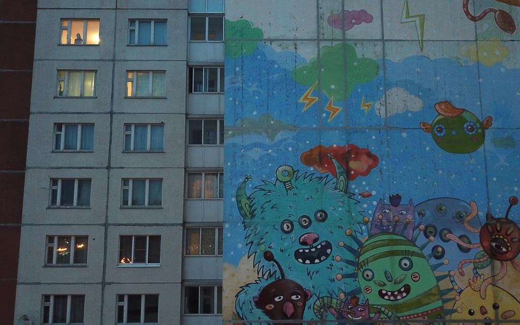 Bên ngoài các căn hộ ở Gatchina, Leningrad, Nga