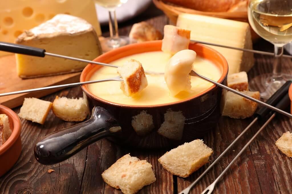 Cheese fondue (Lẩu phô mai) 