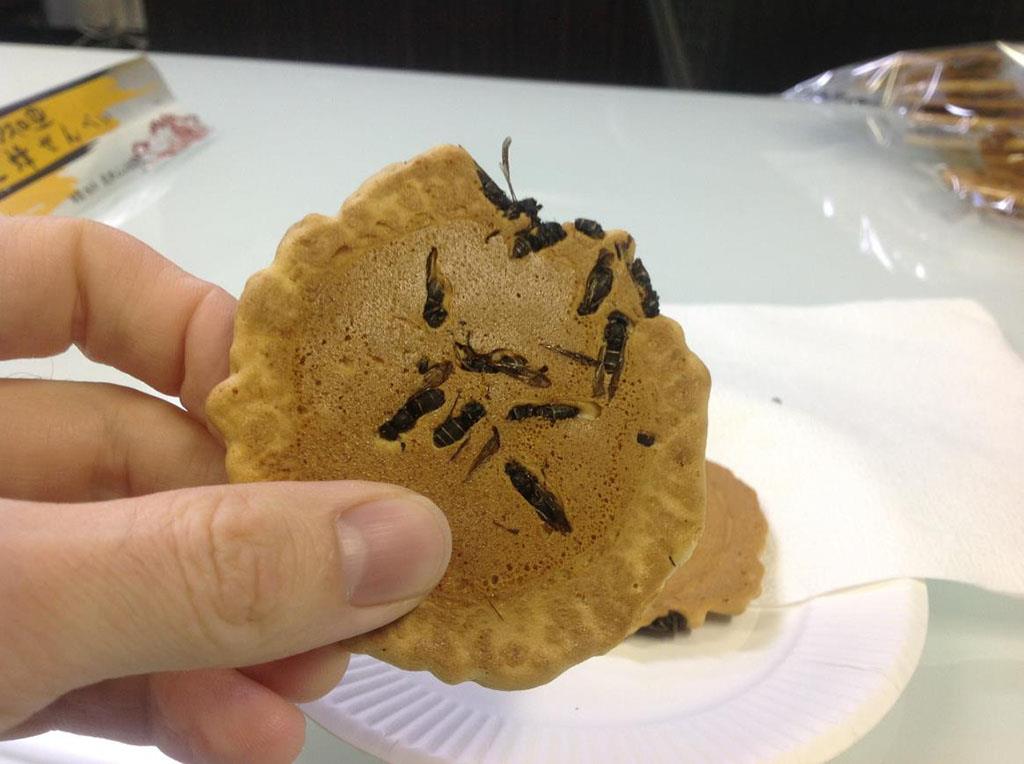 Bánh quy ong bắp cày Jibachi Senbe