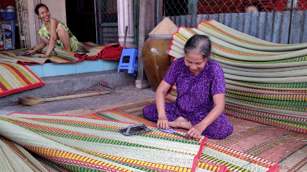 Ca Mau mat weaving village