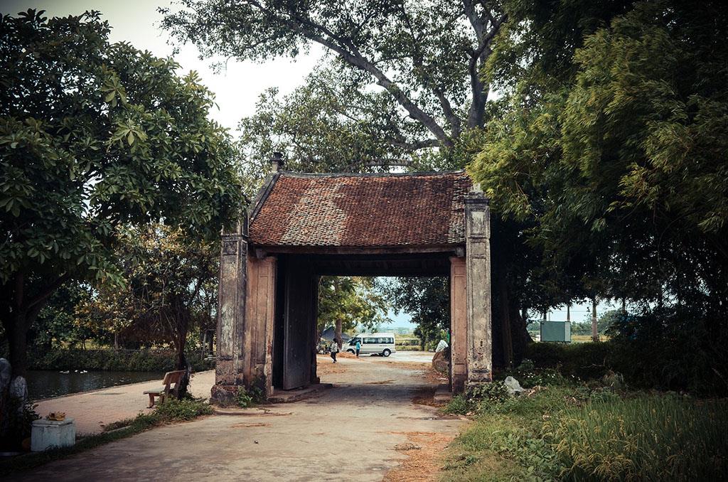 Mong Phu village gate