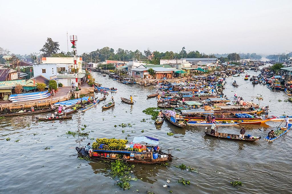 Cai Rang Floating Market, a unique feature of the river region