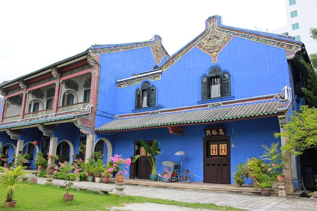 Chiêm ngưỡng tòa lâu đài màu xanh Cheong Fatt Tze
