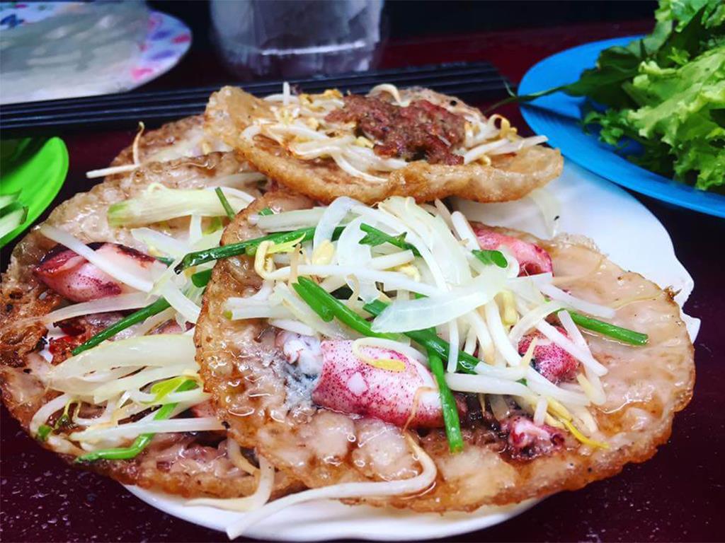 Bánh xèo mực – Đặc sản mang dư vị của biển cả Nha Trang