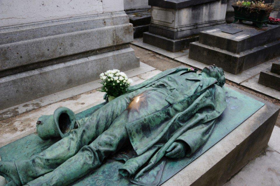 7. Chiếc mộ đặc biệt ở Paris
