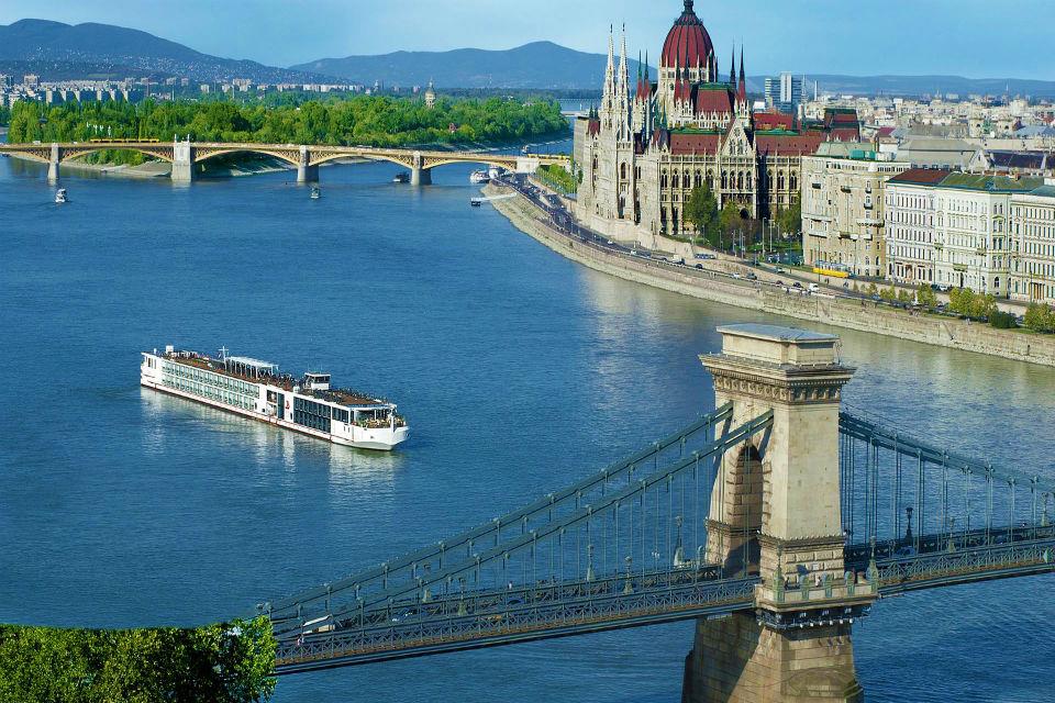 Trải nghiệm ngồi du thuyền ngắm cảnh sông Danube