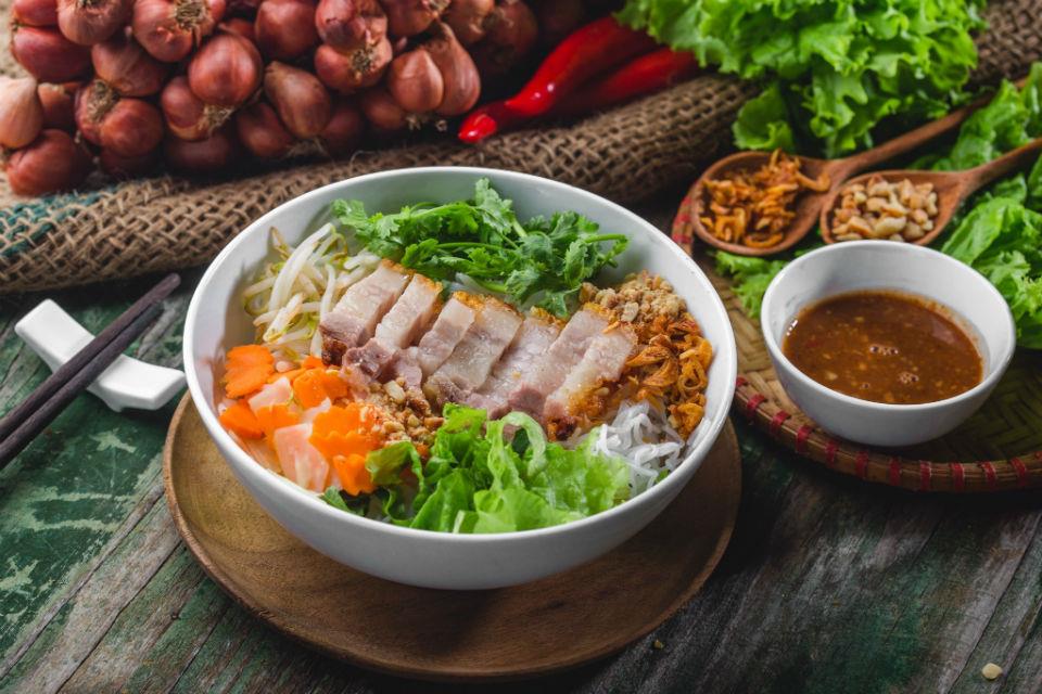 Vermicelli with roasted pork wedges