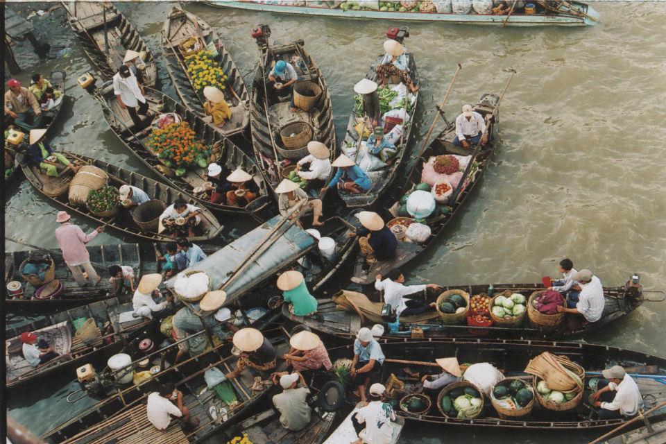 Nga Bay floating market, Hau Giang