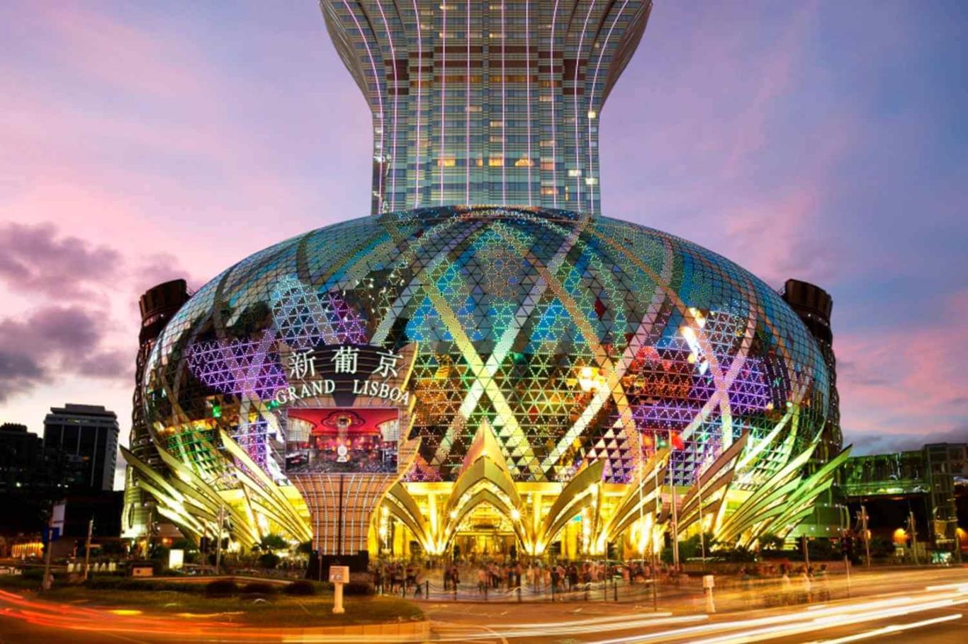 8. Đi dạo một vòng quanh các sòng bạc tại Macau 