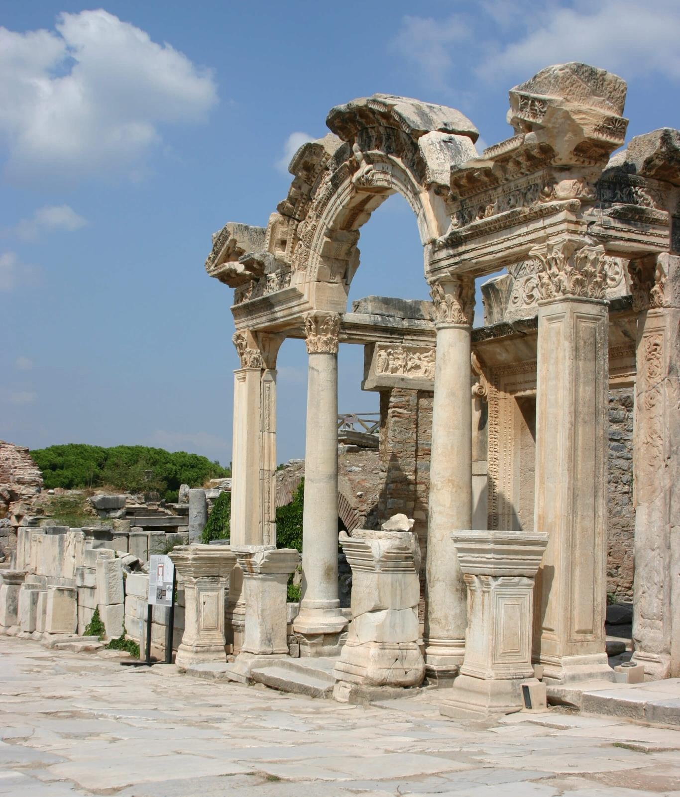 Ephesus, nơi ô liu luôn nở hoa trên phế tích ngàn năm | VIETRAVEL