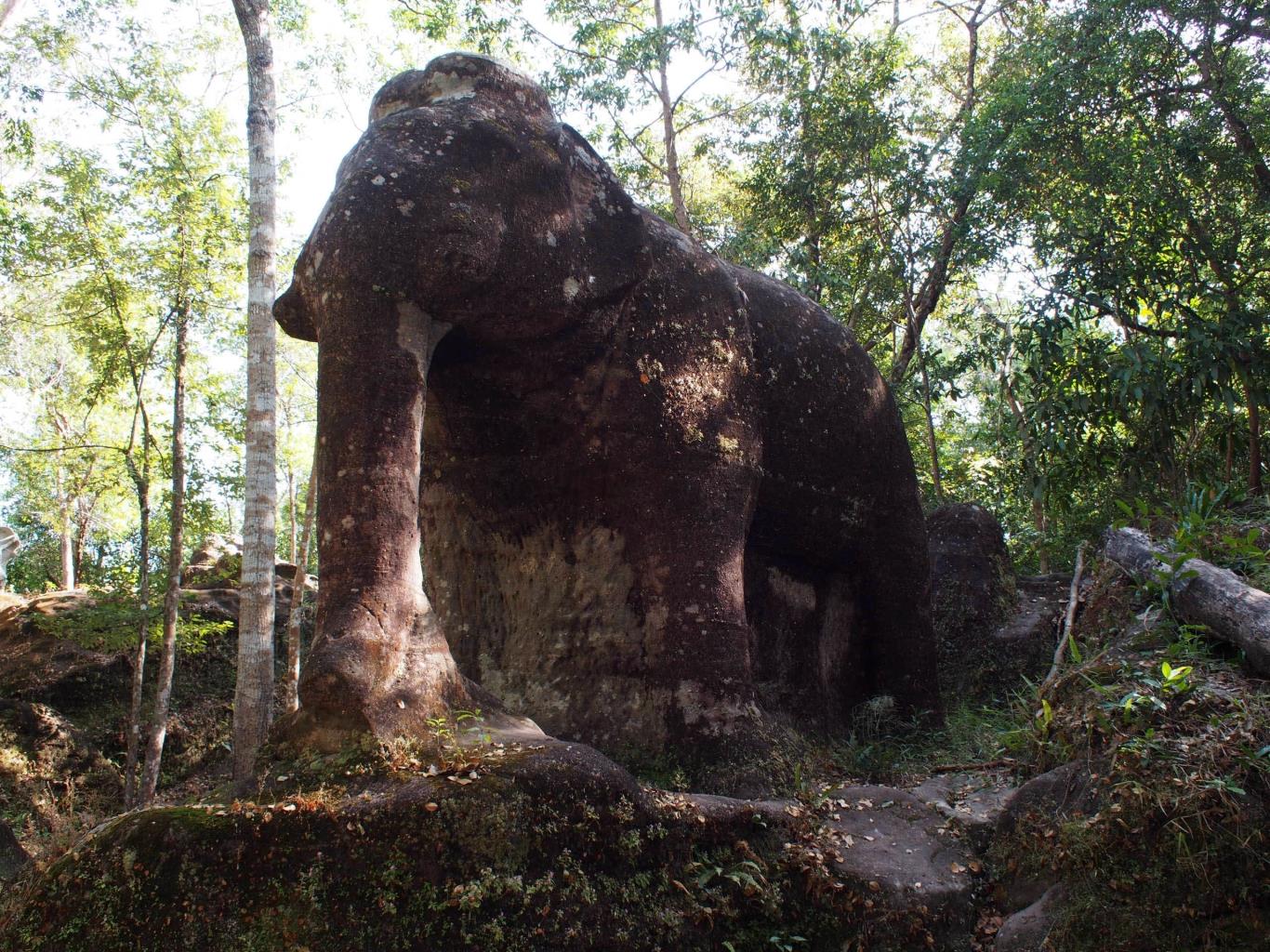 Khu di tích voi đá Srah Damrei