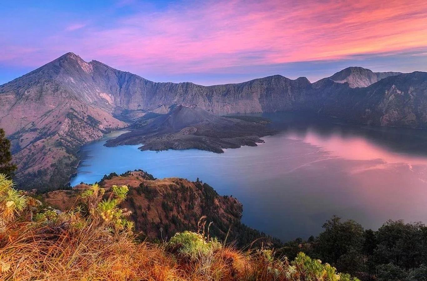1. Núi lửa Rinjani, Lombok, Indonesia