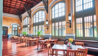 Trải Nghiệm Quán Cà Phê Độc Đáo Tại Nhà Ga Cổ Huế