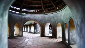 Khám Phá Vẻ Đẹp Cổ Kính Và Đương Đại Của Ngôi Chùa 300 Tuổi Tại Huế