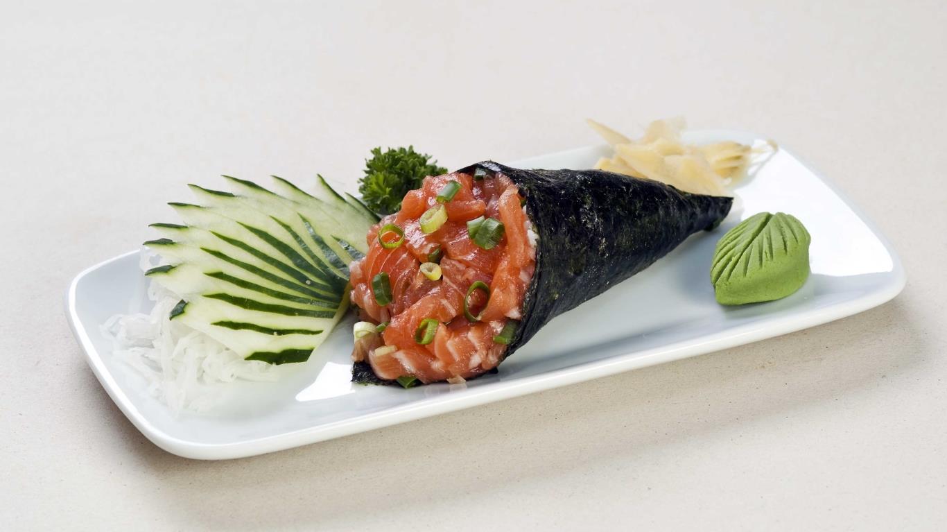 Temaki sushi (rong biển cuộn cơm hình nón)