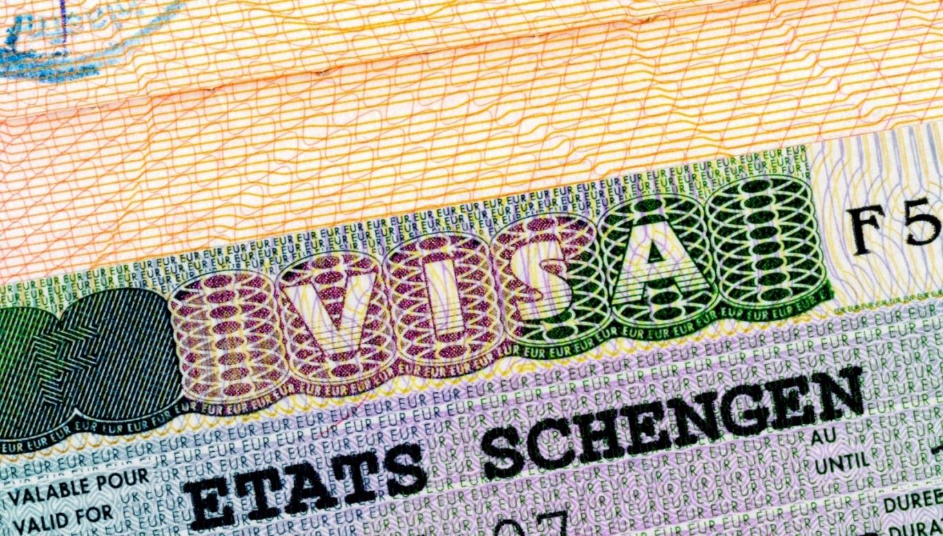 1. Visa Schengen loại A hoặc Visa quá cảnh sân bay