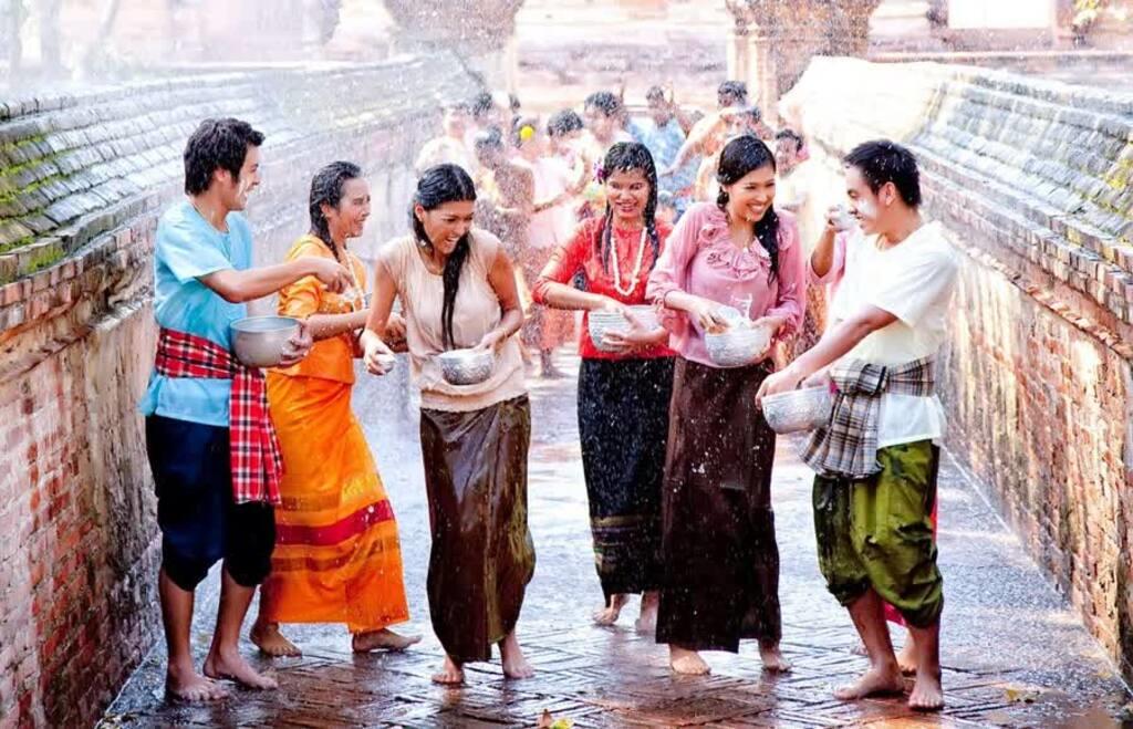 Những điều thú vị về lễ hội té nước truyền thống ở Thái Lan