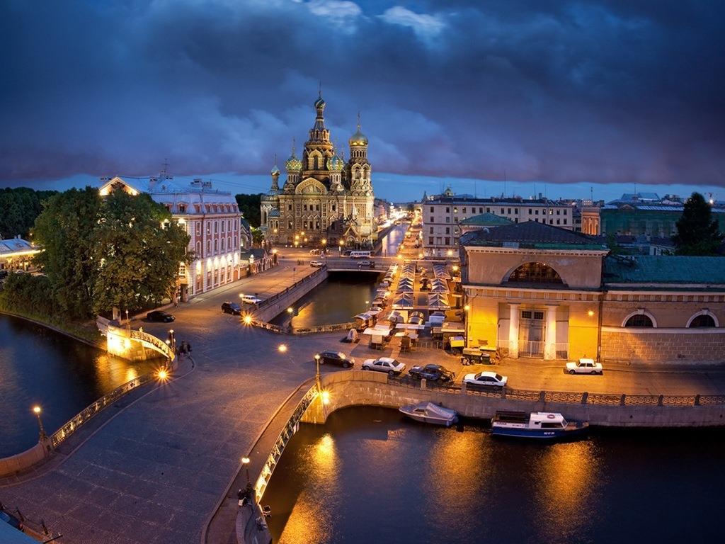 St Petersburg nổi tiếng với hiện tượng đêm trắng