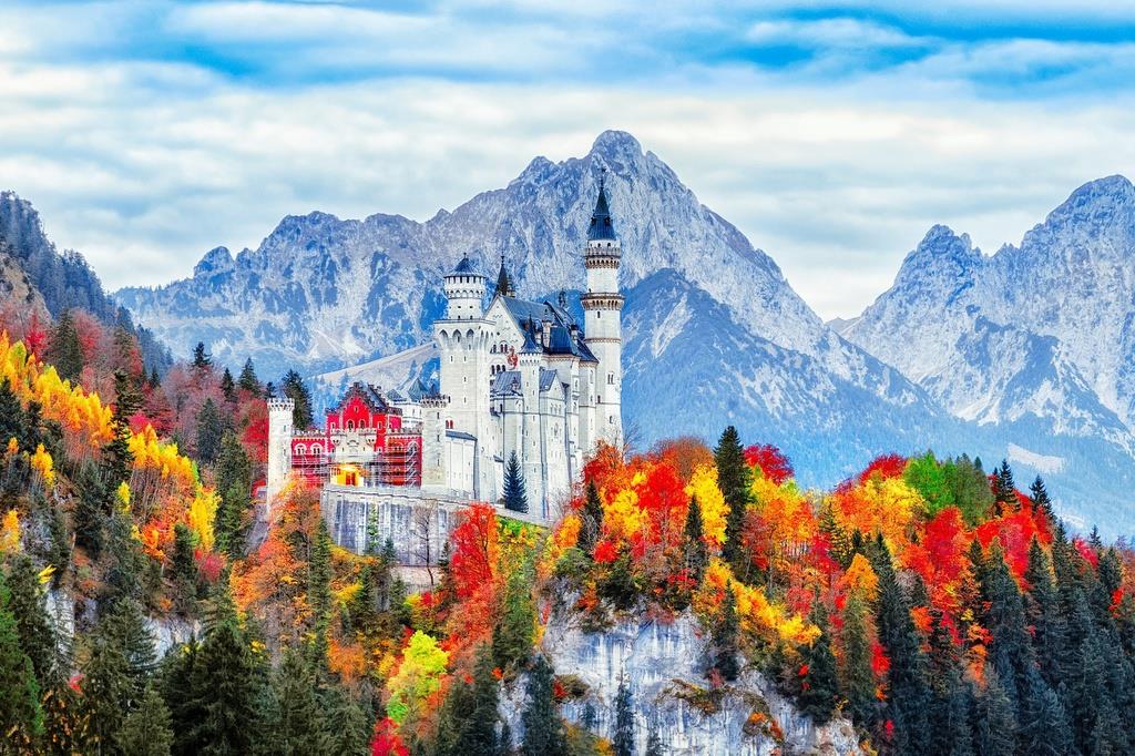 Núi Bavaria được điểm tô bởi bảng màu mùa thu, Đức